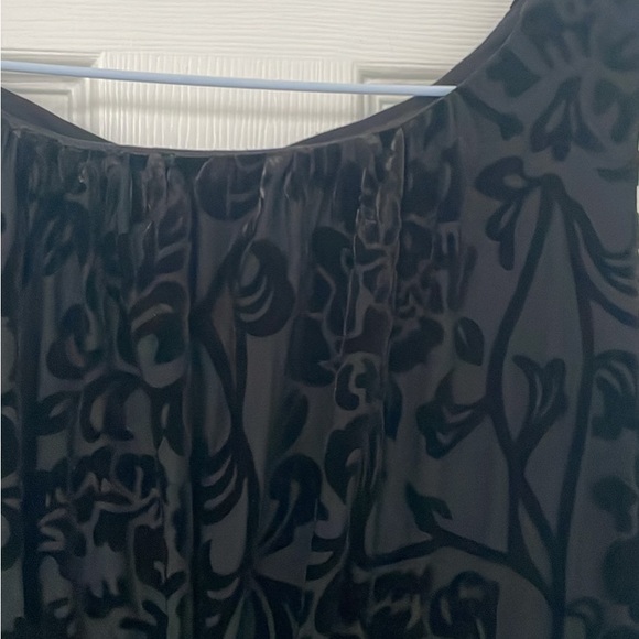 Belle robe noire. Haut en velours. - Picture 3 of 8